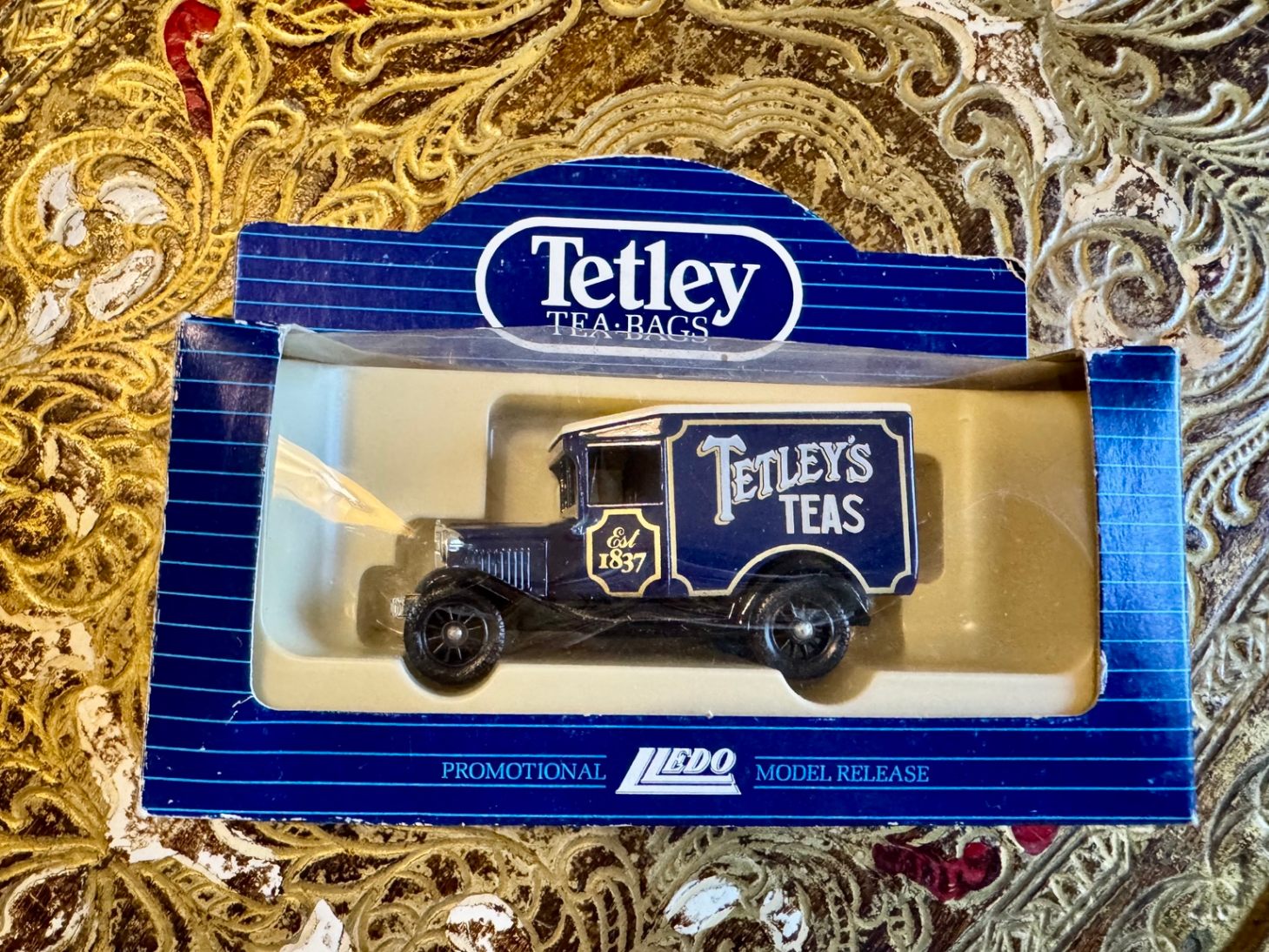 【商品番号056】Tetley Tea × Lledo 1934 Model A Ford Van/箱入りダイキャストミニカー